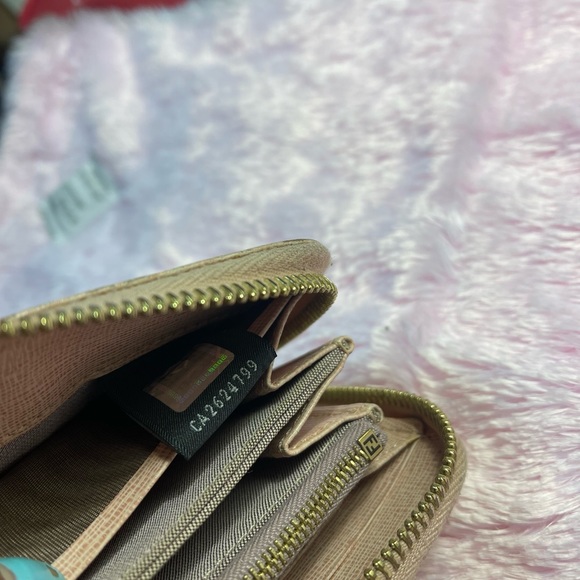 Fendi long wallet zip around - Picture 5 of 5